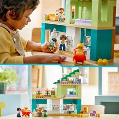 LEGO&reg; DUPLO Town Casa Familiar Moderna &ldquo;3 en 1&rdquo; amb Figures 10470