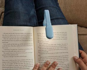 L&aacute;mpara de lectura recargable azul