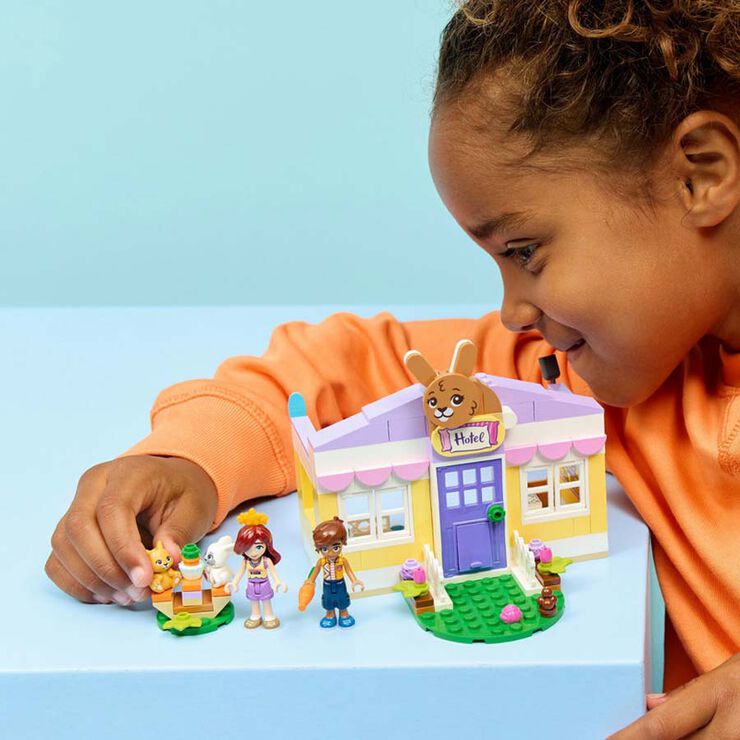LEGO&reg; LEGO Friends Hotel de Conejitos de Heartlake City 42679