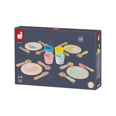 Platos, vasos y cubiertos de madera