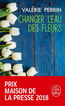 Changer l'eau des fleurs