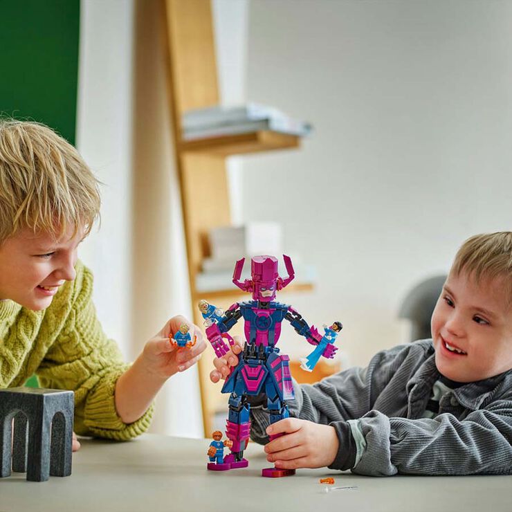 LEGO&reg; Super Heroes Cuatro Fant&aacute;sticos vs. Figura para Construir de Galactus 76316