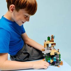 LEGO&reg; Minecraft La Masmorra de Zombis 21587