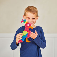 Plus-Plus sobre ne&oacute; 300 peces