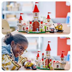 LEGO&reg; Super Mario Combat contra Roy al Castell de Peach 71435